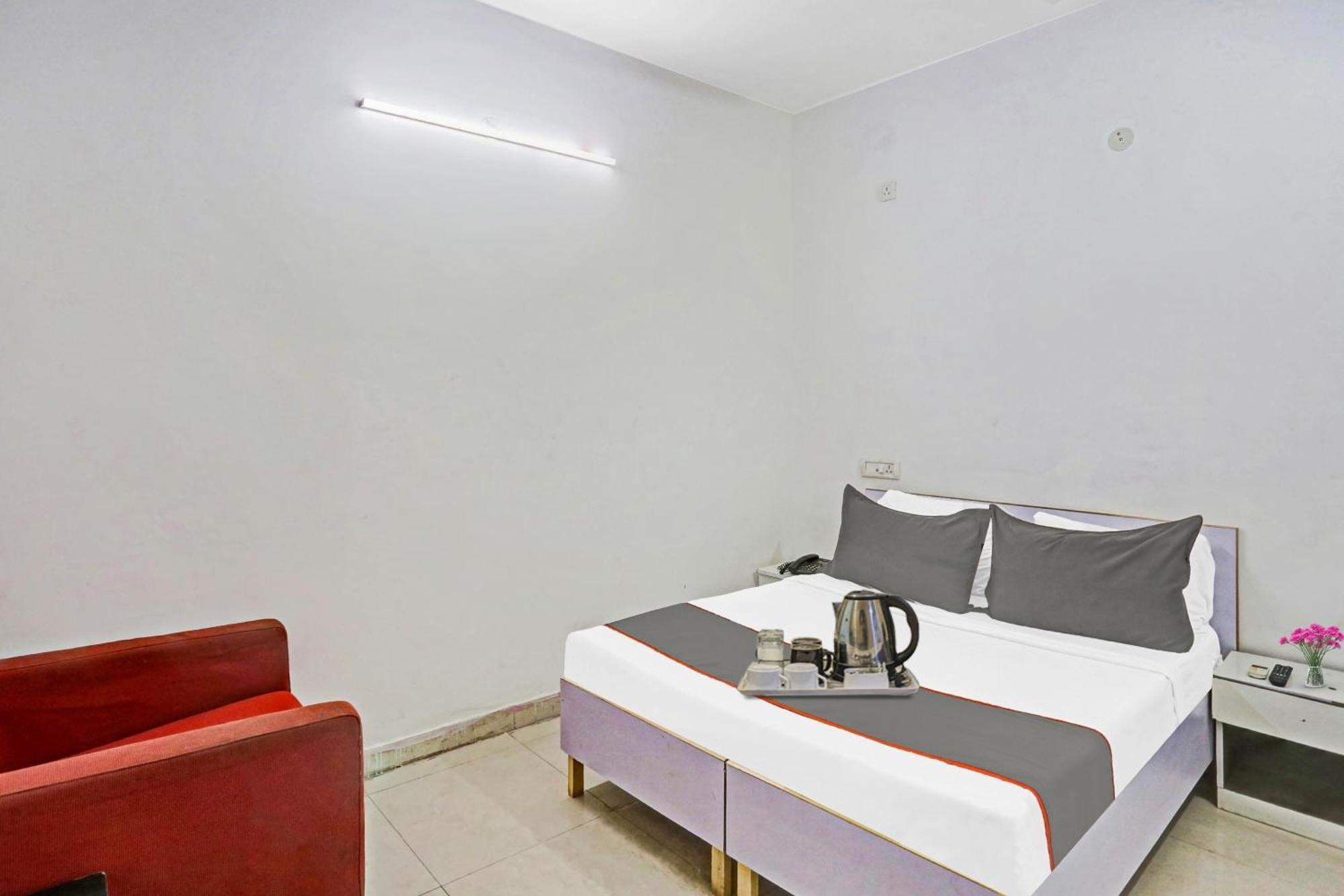 Hotel O Imperial Residency Near Dashrath Puri Metro Station Yeni Delhi Dış mekan fotoğraf