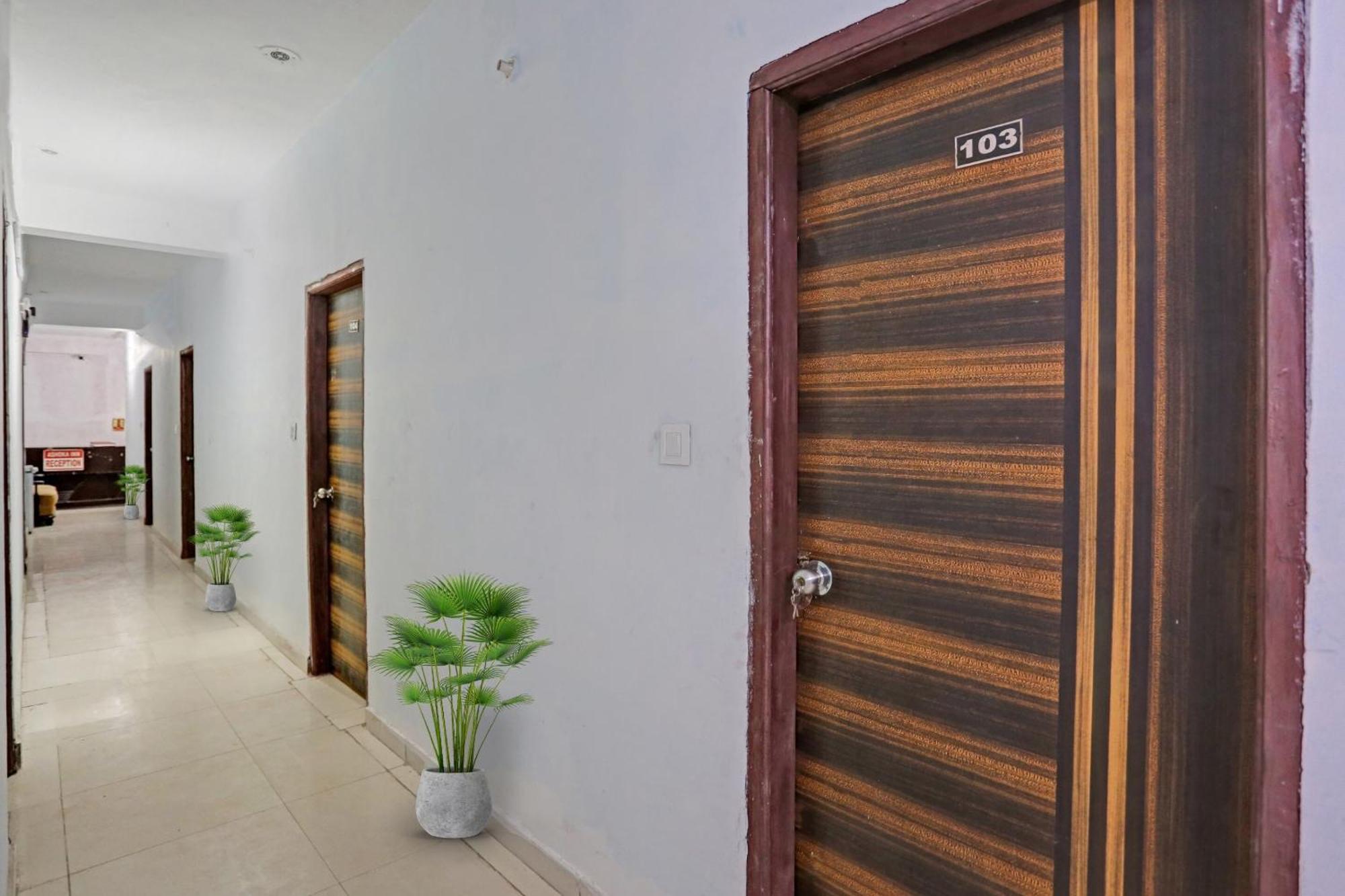 Hotel O Imperial Residency Near Dashrath Puri Metro Station Yeni Delhi Dış mekan fotoğraf